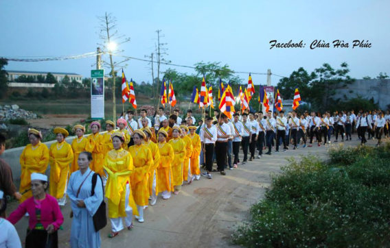 Diễu hành xe hoa mừng Phật đản 2017